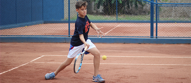 O tênis é considerado um esporte completo para a saúde.